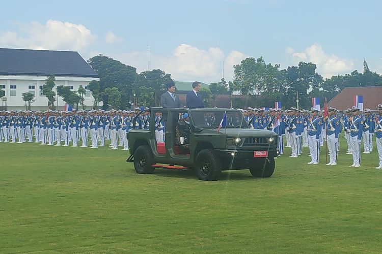 Macron dan Prabowo Inspeksi Taruna Akmil Magelang, Diiringi Lagu "Halo-halo Bandung"