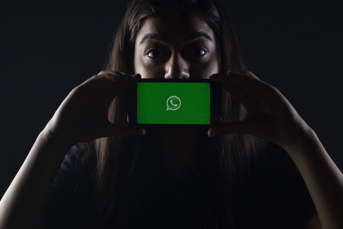 Cara mengatasi akun ini tidak diizinkan menggunakan WhatsApp karena spam adalah dengan meminta peninjauan ulang ke pihak WhatsApp.