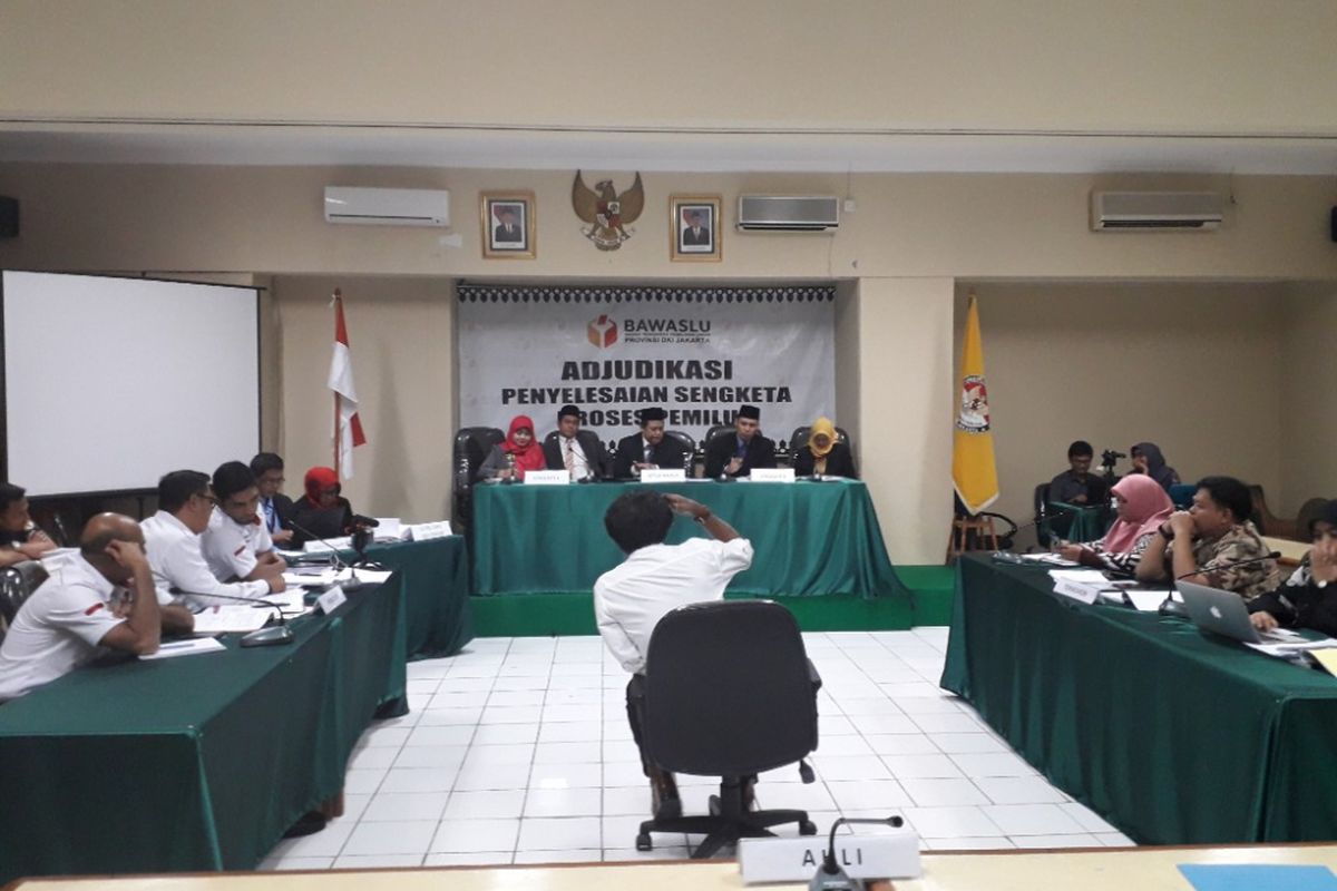 Pakar Hukum Tata Negara Margarito Kamis ketika menjadi saksi ahli dalam sidang ajudikasi di Kantor Bawaslu DKI Jakarta, Senin (27/8/2018).