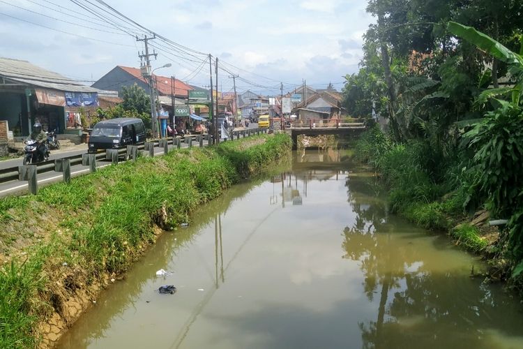 Sungai Cisuda merupakan salah satu sungai yang diindikasikan menjadi tempat pembuangan BABS di Kota Sukabumi, Jawa Barat, Rabu (5/2/2020)