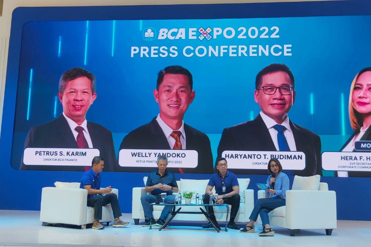 Direktur BCA Haryanto Tiara Budiman (kanan kedua) saat konferensi pers BCA EXPO 2022 di ICE BSD, Tangerang, Jumat (9/9/2022).