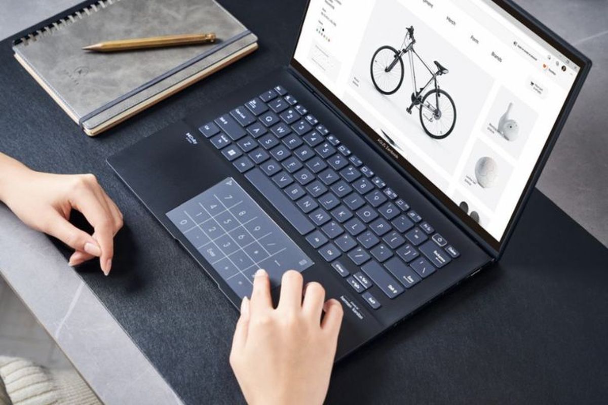 Tampak layar dan keyboard ASUS Zenbook 14 OLED UX3402 yang berteknologi mutakhir 