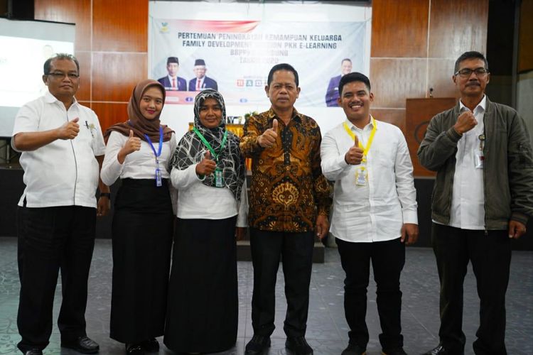 Kepala BP3S. Prof. Syahabuddin didampingi Kepala BBPPKS Bandung Bersama Peserta Diklat