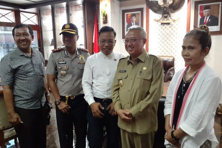 Pertemuan Utiek Suprapti (Kanan) dan Bupati Bantul Suharsono (Krem) di Kantor Bupati Bantul Senin (18/11/2019)