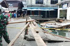 Lantai Pasar Ikan Tanjungpinang Kembali Ambruk, Warga Ikut Terjun ke Laut