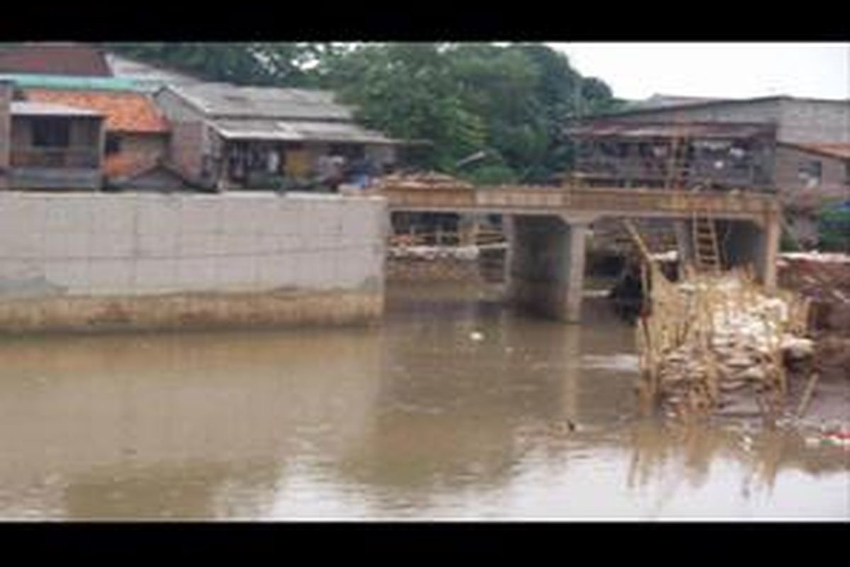Inilah pertemuan Kali Sunter dan Banjir Kanal Timur di Cipinang Indah, Jakarta Timur. Nantinya aliran Kali Sunter yang selama ini sering menyebabkan banjir di daerah Kelapa Gading dan Sunter di Jakarta Utara akan langsung masuk ke BKT. 