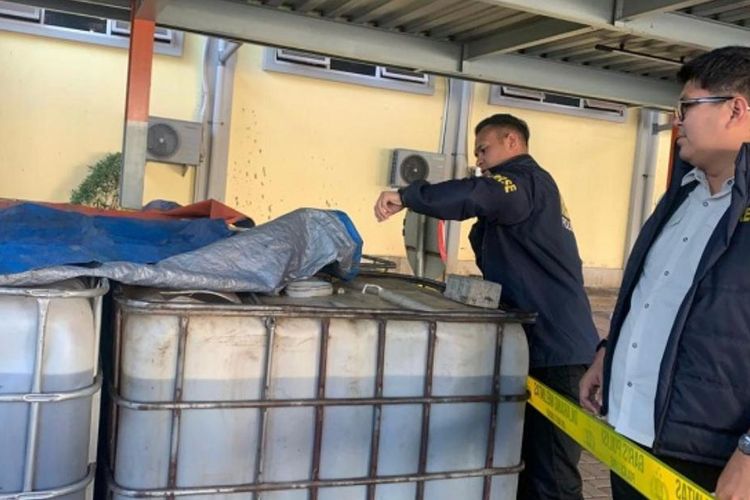 Terungkap, Penimbunan 9.000 Liter Solar Subsidi di Gudang Gresik