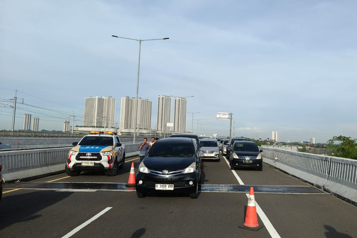 Tabrakan beruntun di Tol Layang MBZ, Sabtu (27/12/2025)