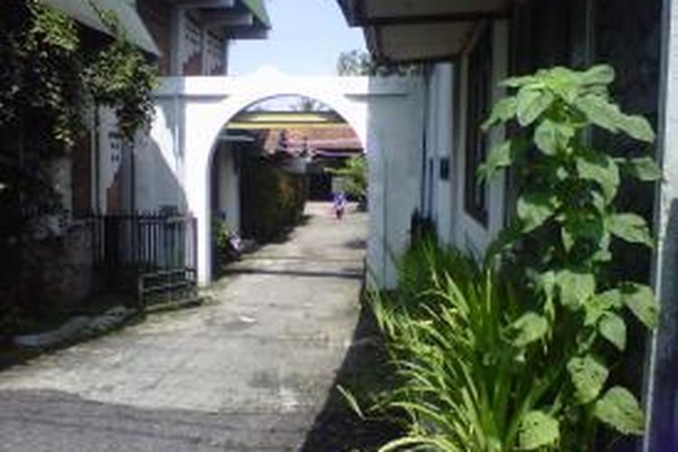 Pintu gerbang masuk kantor CV Wisanggeni, Jalan Jenderal A. Yani 170 Kedungsari, Magelang Utara, Kota Magelang, Jawa Tengah.