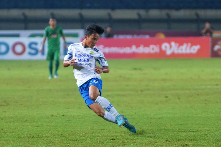 Aksi pemain muda Persib Arsan Makarin dalam babak perempat final Piala Presiden 2022, melawan PSS Sleman Jumat (1/7/2022) di Stadion Si Jalak Harupat, Kabupaten Bandung.