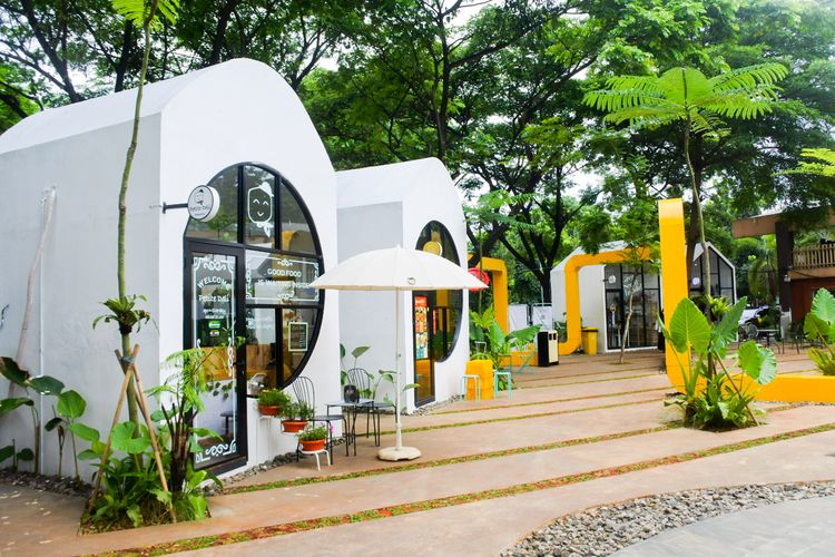 Tempat wisata dan kuliner bernama De Park di Green Terrace Taman Mini Indonesia Indah, Jakarta Timur, Rabu (24/11/2021).