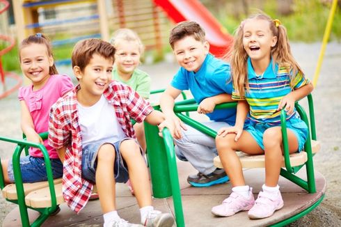 8 Cara Ajarkan Anak Toleransi dan Menghormati Perbedaan