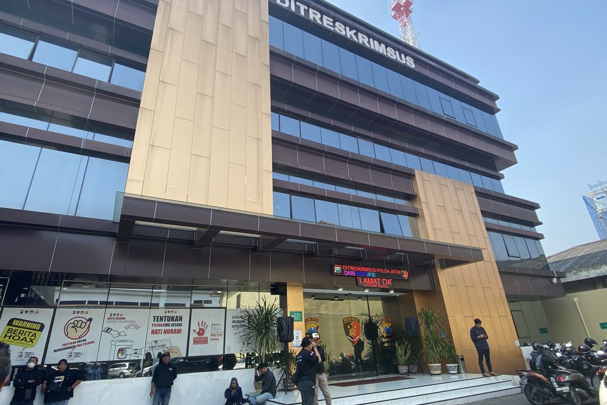 Khofifah akan diperiksa sebagai saksi dalam perkara korupsi dana hibah kelompok masyarakat (Pokmas) pada hari ini di Polda Jatim, Kamis (10/7/2025).