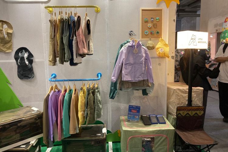 Pakaian anak dari brand Little Wanderer di Brightspot SuperMRKT di Agora Mall, Jakarta Pusat, Kamis (27/11/2025).