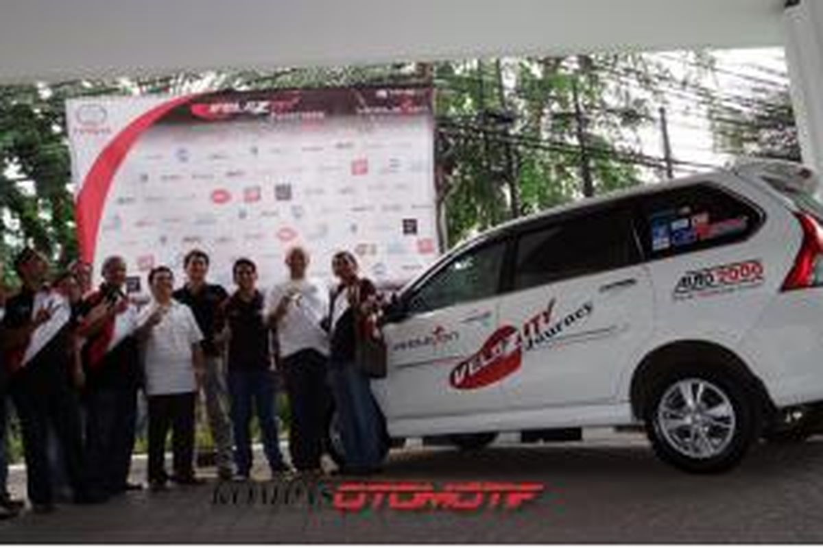 Velozity Journey 2014 bersiap melakukan touring Jakarta - Bali - Jakarta selama 11 hari, 28 Desember 2014 - 11 Januari 2015.