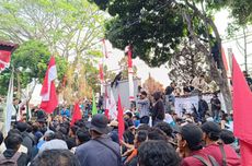 Demo Tolak Revisi UU Pilkada di Garut Ricuh, Gedung DPRD Dilempari Batu