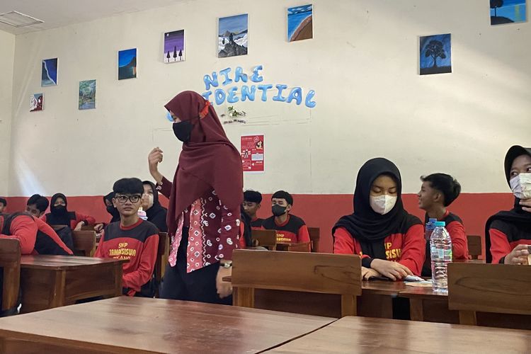 Ratusan Siswa Sakit, SMP di Malang Pangkas Jam Belajar dan Wajibkan Pakai Masker