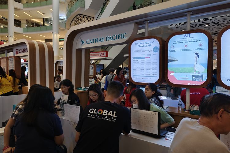 Cathay Pacific Travel Fair 2024 di Gandaria City, Jakarta, Kamis (29/2/2024). 