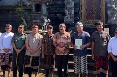 Hadi Tjahjanto Serahkan 47 Sertifikat Tanah Desa Pengotan Bali