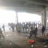 Polisi Tembakkan Gas Air Mata Saat Kericuhan Usai Laga Gresik United Vs Deltras Sidoarjo