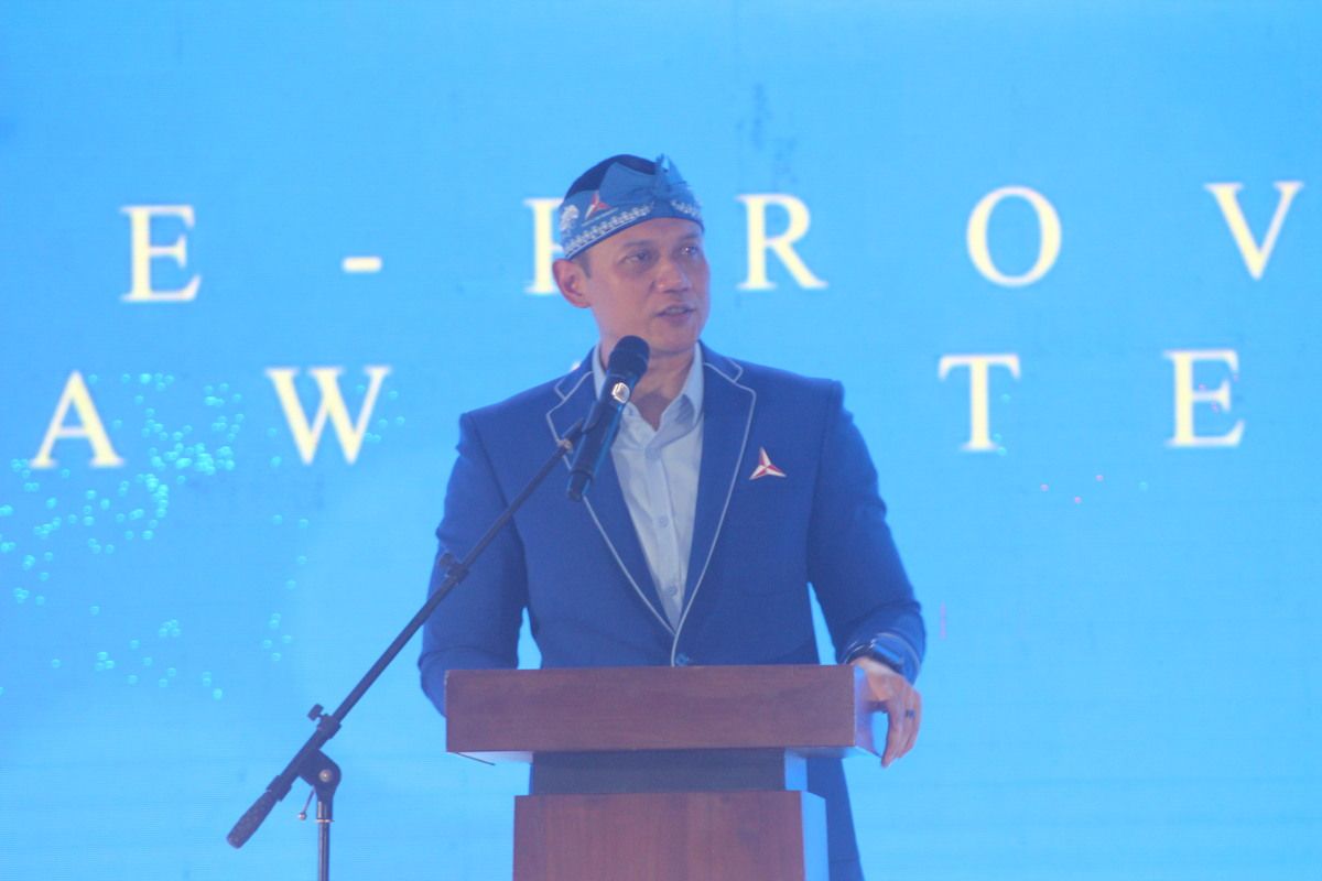 Ketua Umum DPP Partai Demokrat Agus Harimurti Yudhoyono (AHY) menyampaikan pidoto pada acara pelantikan ketua dan pengurus DPC Partai Demokrat se-Jawa Tengah di Hotel Artos Magelang, Jawa Tengah, Senin (3/10/2022) sore.