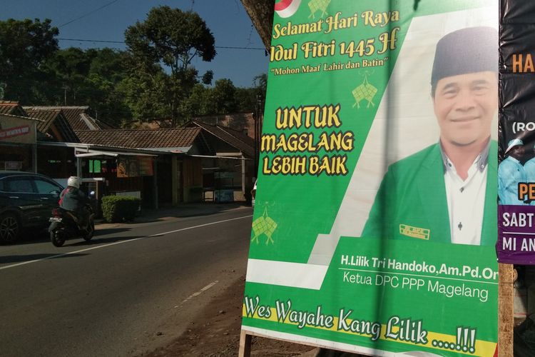 Baliho promosi Ketua DPC PPP Kabupaten Magelang, Lilik Tri Handoko di pertigaan Pasar Sragen, Magelang, Jumat (3/5/2024).
