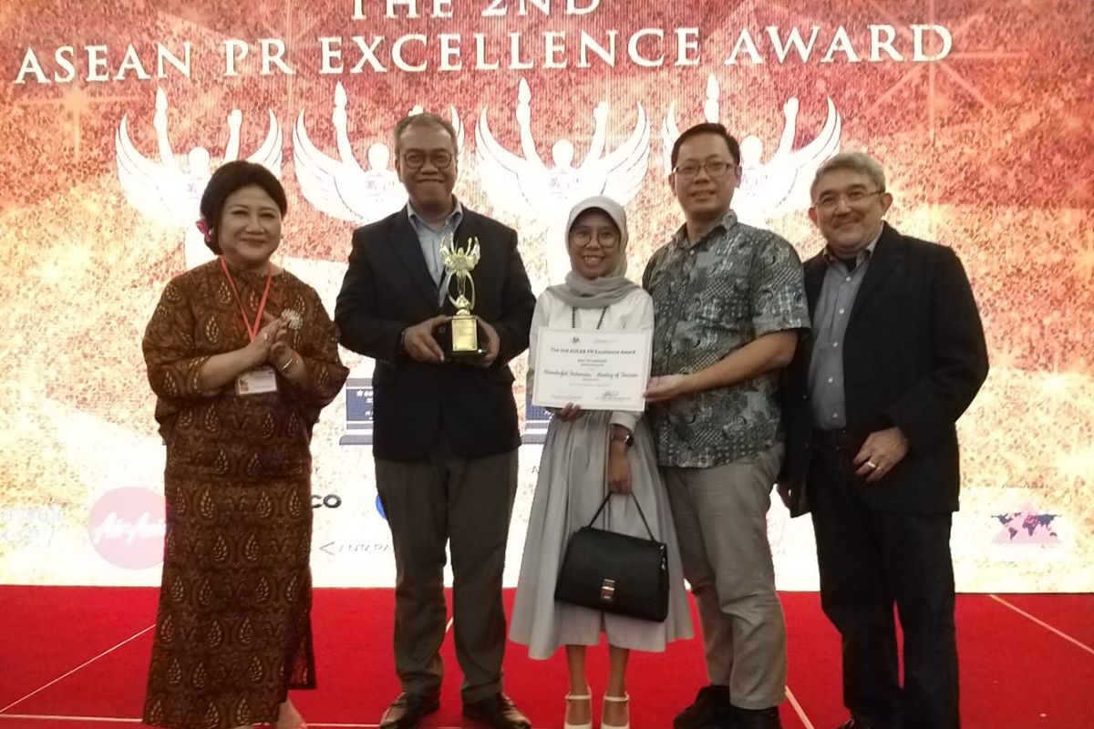 Kementerian Pariwisata (Kemenpar) mendapat Diamond Award kategori Asean Best PR Campaign dalam Asean International PR Excellence Awards di Kuching Malaysia, Senin (29/4/2019).