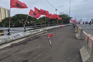 Flyover Jakarta Dipasangi Bendera Parpol, Bentuk Unjuk Gigi yang Cederai Fasilitas Umum