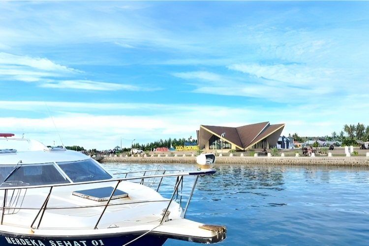 Bypass Marina di Wangi-wangi, Wakatobi, Sulawesi Tenggara.