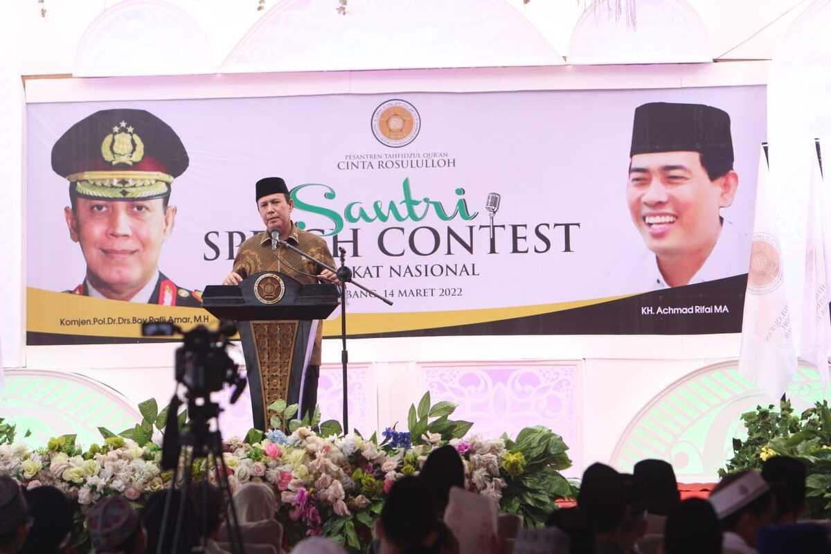 Kepala Badan Nasional Penanggulangan Terorisme (BNPT) Komjen Pol Boy Rafli Amar, saat menghadiri acara di Pesantren Tahfidz Al Quran Cinta Rasulullah Tembelang, Kabupaten Jombang, Jawa Timur, Senin (14/3/2022).