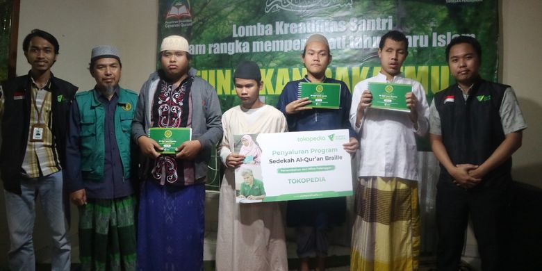 Dompet Dhuafa bersama Tokopedia hibahkan Al Quran braille untuk Pesantren Disabilitas Generasi Qurani di Cianjur, Jawa Barat (Jabar), Selasa (11/10/2022) lalu.