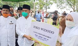 Menko PMK Doakan Korban Banjir Bandang Saat Jadi Khatib Shalat Idul Adha di Masamba