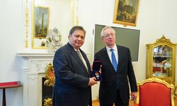 Di Rusia, Menko Airlangga Kuatkan Kerja Sama Bilateral dan Terima Penghargaan dari Pemerintah Rusia