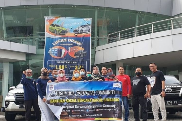 Bakti sosial anggota komunitas klub Tugumuda Fortuner Community (TUFOC) Semarang 