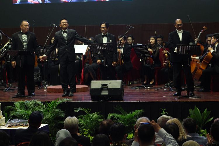 Memperingati Dies Natalis 25 tahun Universitas Pelita Harapan (UPH), Concervatory of Music (CoM) menggelar Thanksgiving Concert sebuah penampilan kolaboratif kreatif dari dosen, mahasiswa, dan alumni CoM UPH di Grand Chapel, Kampus UPH Karawaci, Tangerang (26/9/2019).