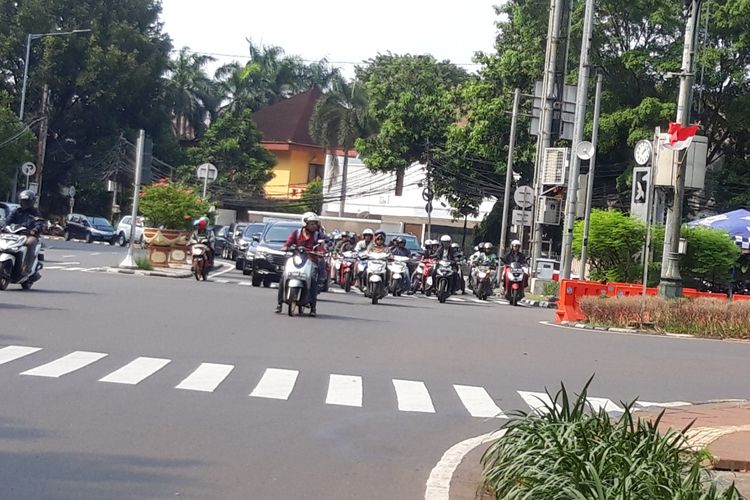 Jalan di lampu lalu lintas Imam Bonjol (Graha Mandiri) dan lampu lalu lintas KPU kembali dibuka, Menteng, Jakpus, Kamis (9/5/2019)