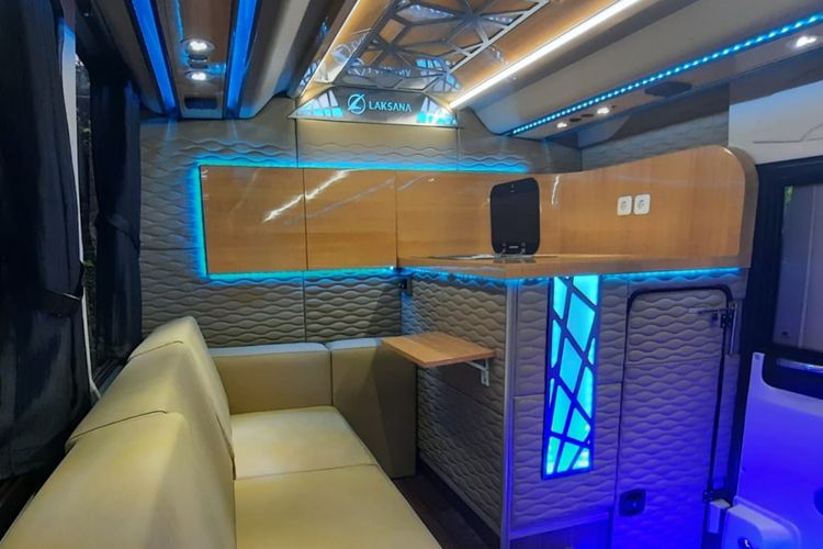 Kabin mewah bus medium terbaru buatan karoseri Laksana