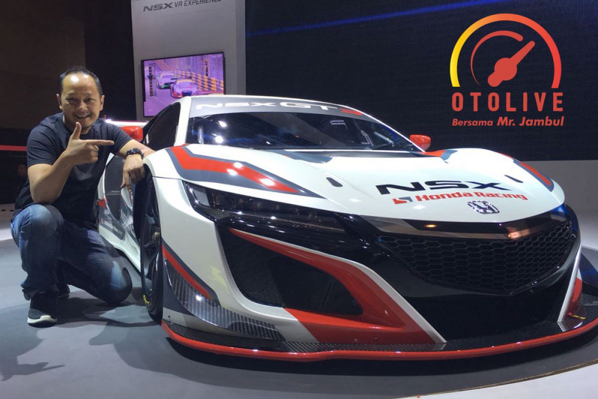 Mr Jambul ulas interior Honda NSX GT3 di IIMS 2018.