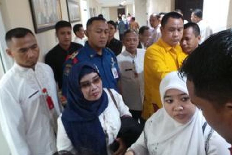 Dua ibu dimarahi Gubernur DKI Jakarta Basuki Tjahaja Purnama akibat diduga menyalahgunakan dana Kartu Jakarta Pintar (KJP), Kamis (10/12/2015). 