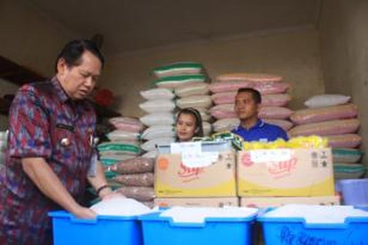 Bupati Semarang Mundjirin menggelar sidak di pasar Bandarjo, Ungaran, Selasa (26/5/2015) siang untuk mengecek keberdaan beras plastik