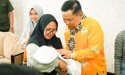 Plt Gubernur Riau Beri Semangat 7 Pasien Rujukan ke Jakarta, Pastikan Biaya Ditanggung Pemprov