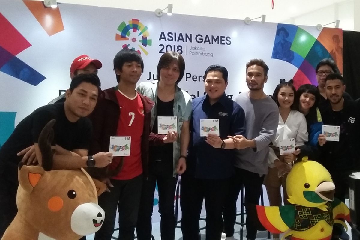 Para Musisi dan Penyanyi kenamaan Indonesia bersama Bapak Erick Thohir, Ketum INASGOC dan Bapak Gumilang Ramadhan di acara Jumpa Pers Peluncuran Official Song Album Asian Games 2018