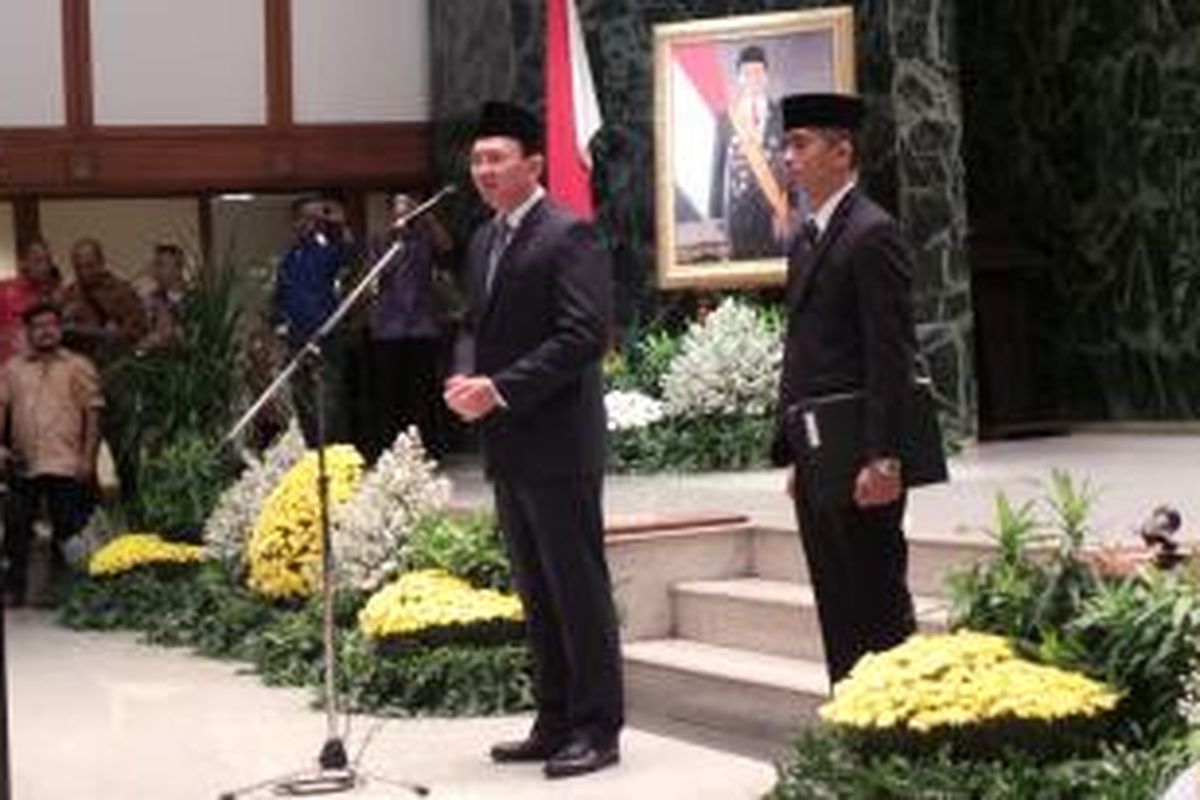 Gubernur DKI Jakarta Basuki Tjahaja Purnama saat melantik Kepala Kanwil Regional (Kanreg) V Badan Kepegawaian Negara (BKN) DKI Jakarta I Nyoman Arsa dan ratusan pimpinan tinggi pratama, administrator, dan pengawas di lingkungan Pemprov DKI Jakarta, di Balai Kota, Jumat (4/9/2015). 