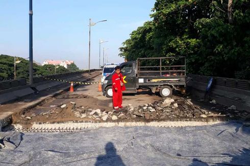 Flyover Sungai Landak di Cilincing Ambles, Diduga karena Sering Dilalui Kendaraan Berat