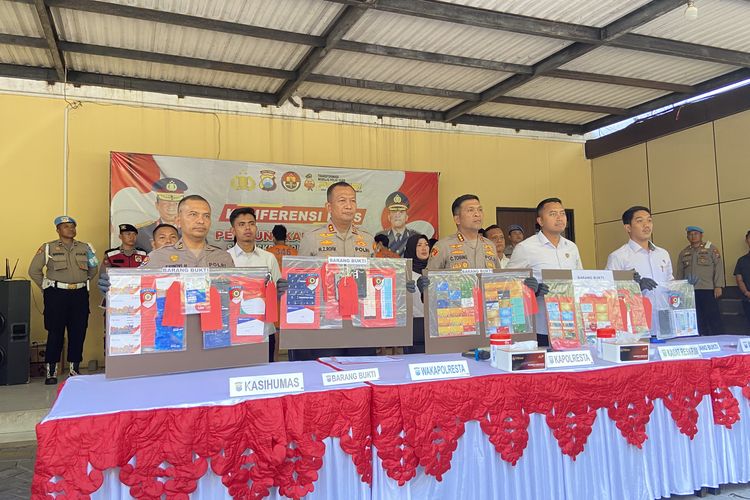Polresta Sidoarjo mengungkap kasus sindikat jual beli data pribadi untuk saran judol, Senin (11/8/2025)