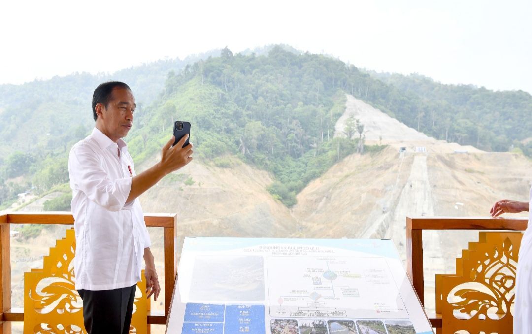 Saat Jokowi Mengevlog di Hari Putusan Sengketa Hasil Pilpres yang Menangkan Prabowo-Gibran...