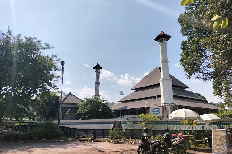 Pembangunan Masjid Taman Sriwedari, di Kompleks Taman Sriwedari, Jalan Slamet Riyadi, Kecamatan Laweyan, Kota Solo, Jawa Tengah