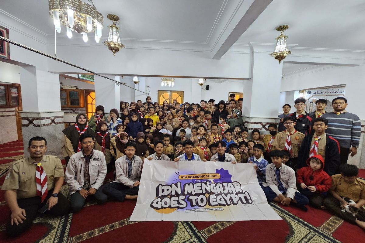 Para pelajar dari sekolah Islamic Development Network (IDN) Boarding School, Bogor, Jawa Barat, berkesempatan menjadi pengajar untuk para siswa di Mesir lewat program IDN Mengajar.