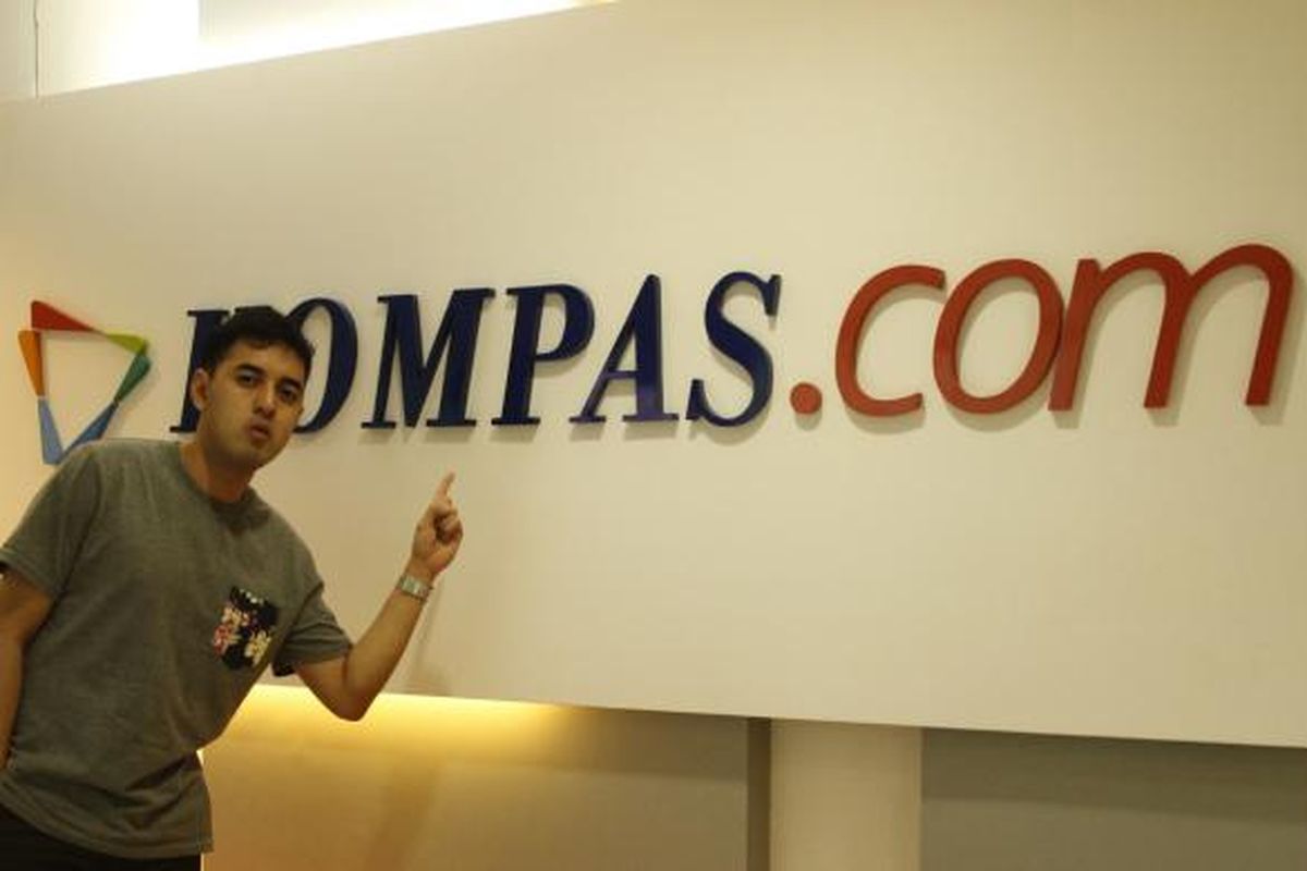 Kemal Palevi diabadikan saat berkunjung ke redaksi Kompas.com, Palmerah Selatan, Jakarta Pusat, Rabu (2/3/2016). Kunjungan Kemal kali ini dalam rangka promo film Abdullah v Takeshi yang diproduksinya.