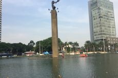Setelah 8 Jam, Lima Anggota Greenpeace yang Pasang Spanduk di Patung Selamat Datang Dievakuasi